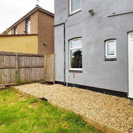 Holiday House For 7 Guests, Free Wi-Fi & Self Check-In Explore Newport Villa Exterior foto
