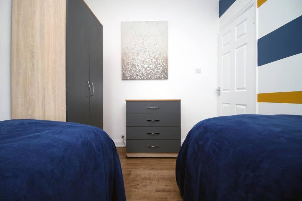 Holiday House For 7 Guests, Free Wi-Fi & Self Check-In Explore Newport Villa Exterior foto