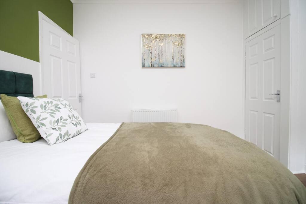 Holiday House For 7 Guests, Free Wi-Fi & Self Check-In Explore Newport Villa Exterior foto