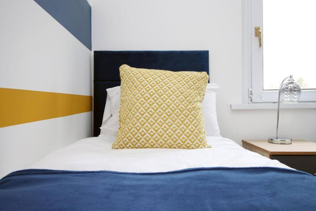 Holiday House For 7 Guests, Free Wi-Fi & Self Check-In Explore Newport Villa Exterior foto