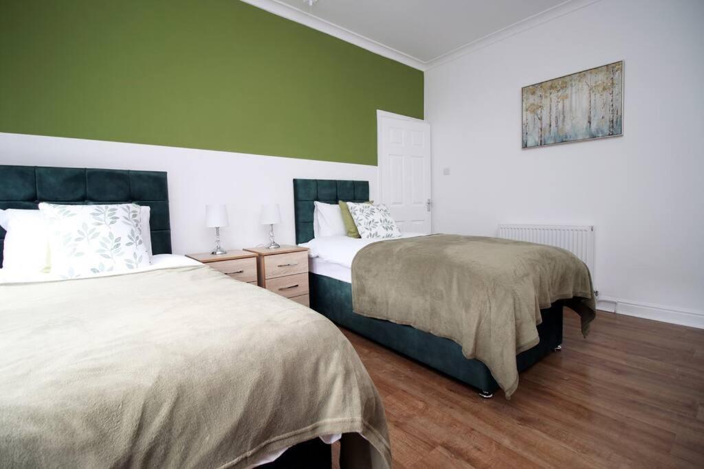 Holiday House For 7 Guests, Free Wi-Fi & Self Check-In Explore Newport Villa Exterior foto