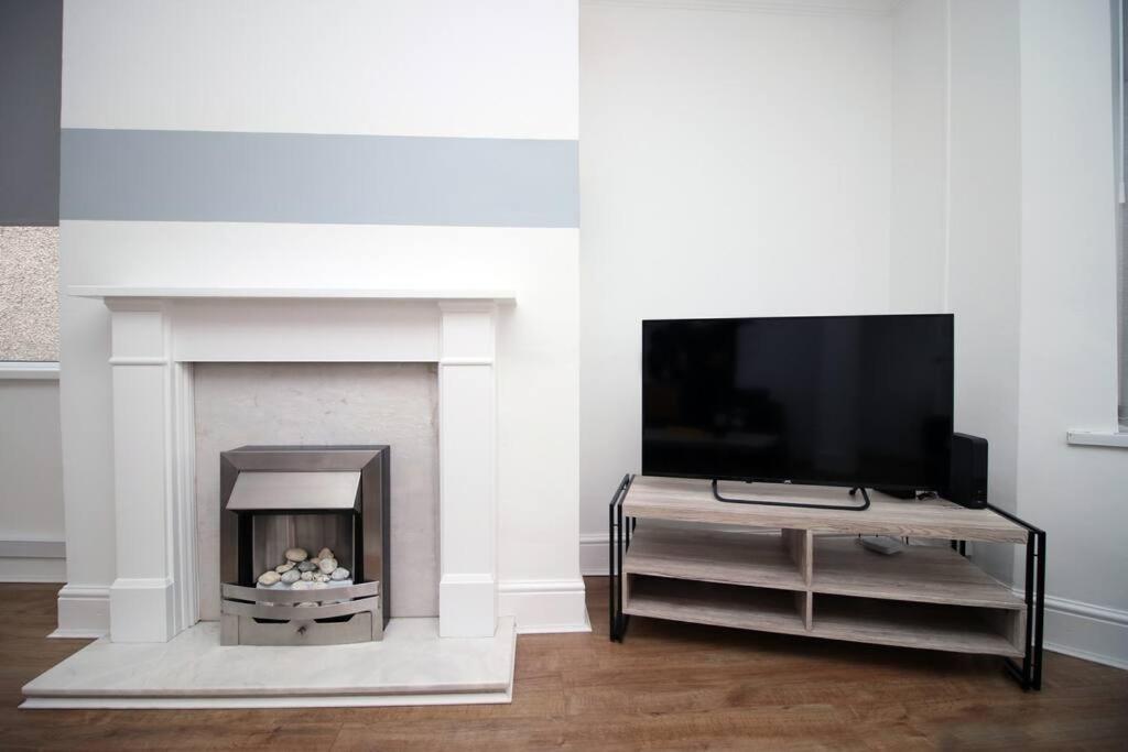 Holiday House For 7 Guests, Free Wi-Fi & Self Check-In Explore Newport Villa Exterior foto