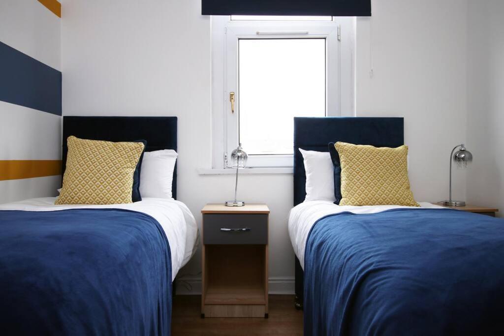 Holiday House For 7 Guests, Free Wi-Fi & Self Check-In Explore Newport Villa Exterior foto