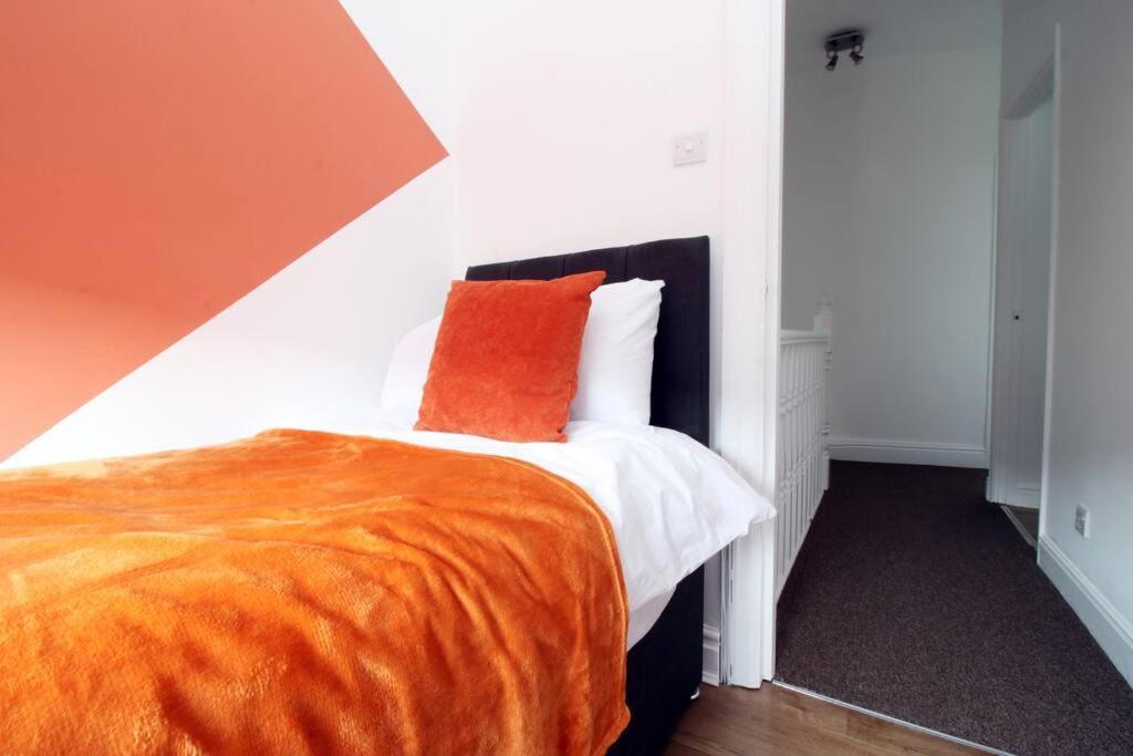Holiday House For 7 Guests, Free Wi-Fi & Self Check-In Explore Newport Villa Exterior foto
