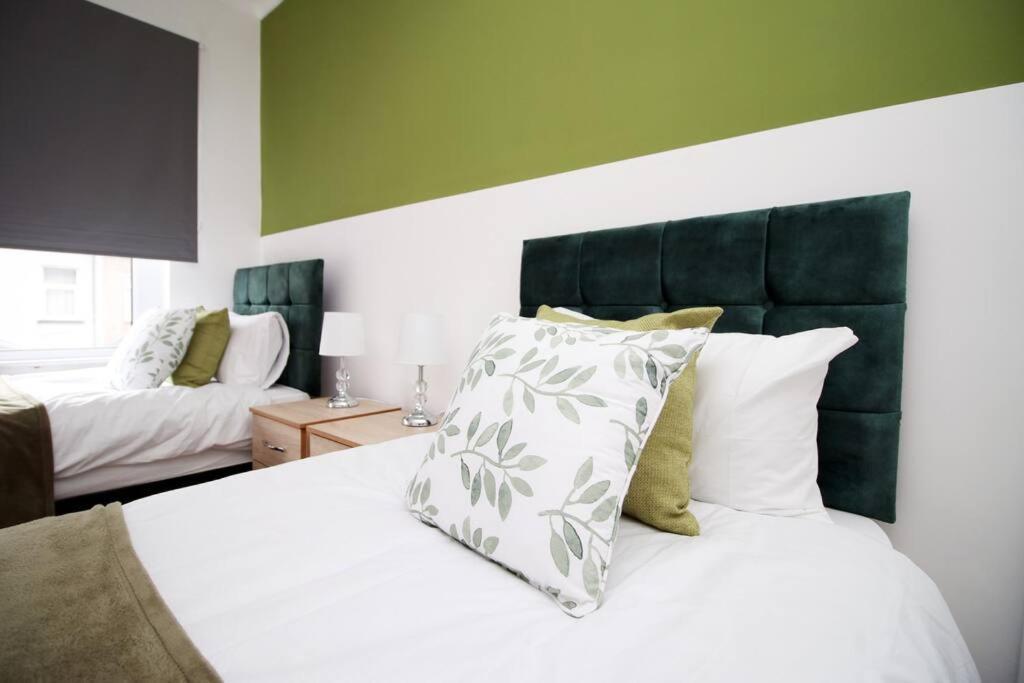 Holiday House For 7 Guests, Free Wi-Fi & Self Check-In Explore Newport Villa Exterior foto