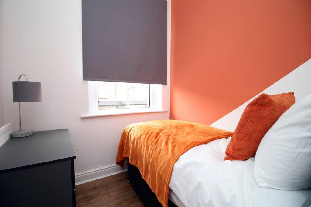 Holiday House For 7 Guests, Free Wi-Fi & Self Check-In Explore Newport Villa Exterior foto